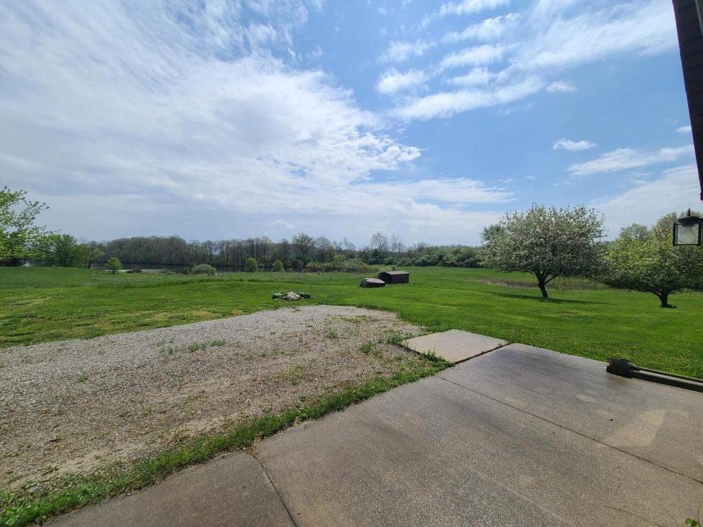 16924 Amstutz Rd - Photo 4 of 16