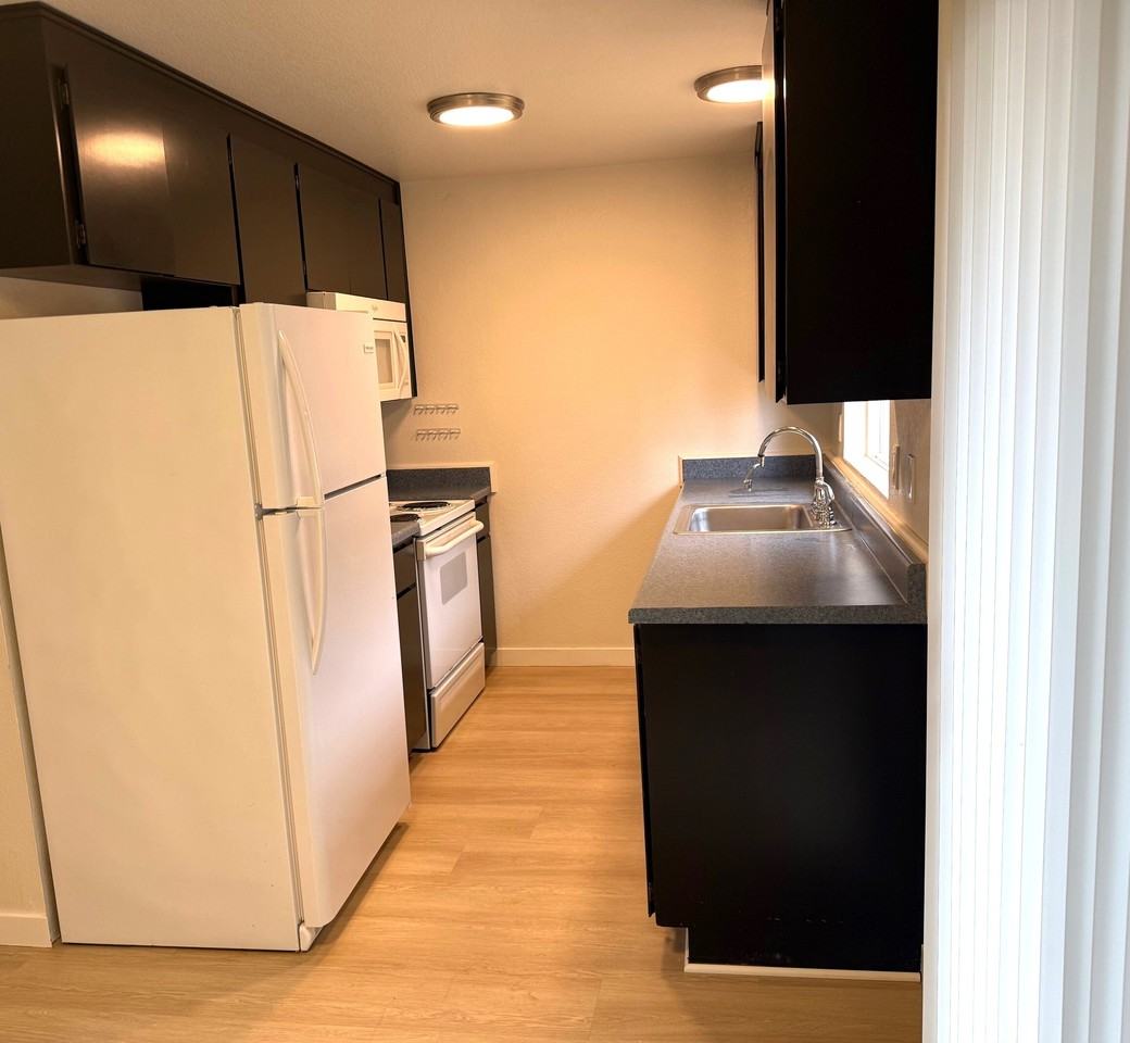 2526 196th St Se #B - Photo 2 of 13