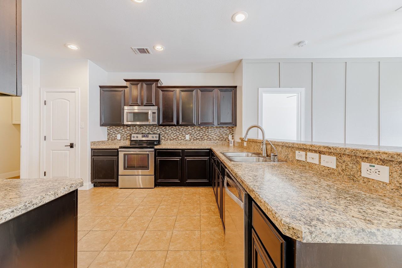 2805 Marsha Ln #14688501 - Photo 2 of 32