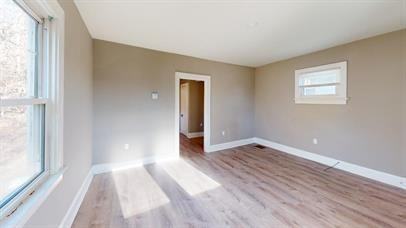 222 Linden Ave - Photo 3 of 6