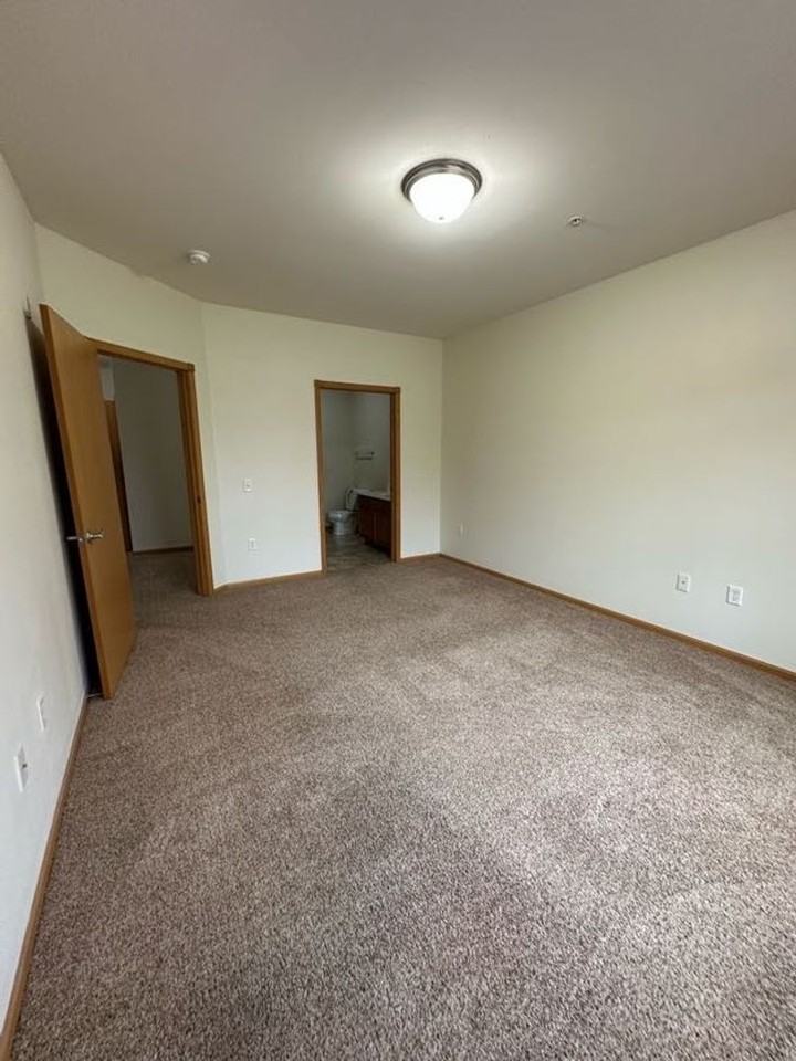 Stratford Place - Photo 4 of 24