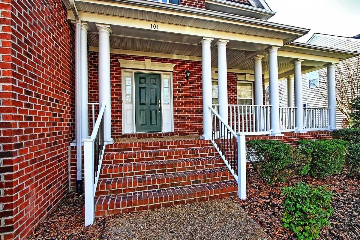 101 Corvette Dr - Photo 2 of 18