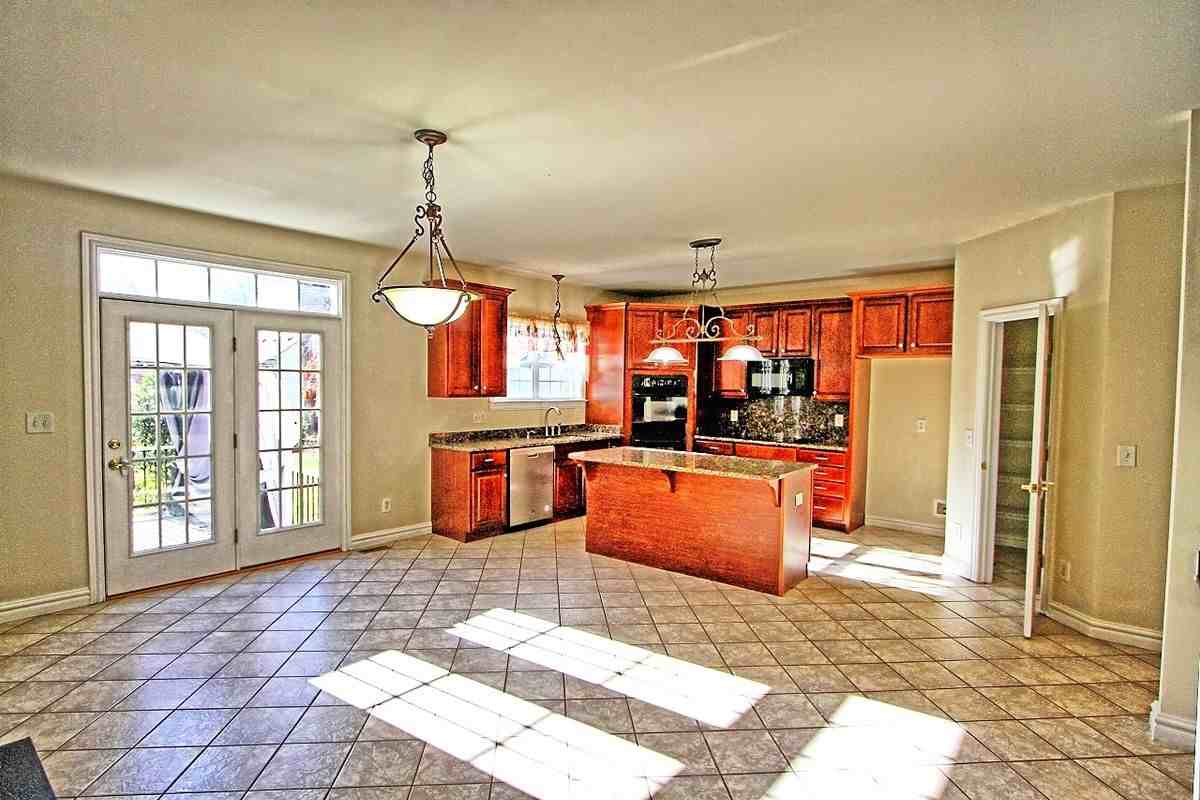 101 Corvette Dr - Photo 4 of 18