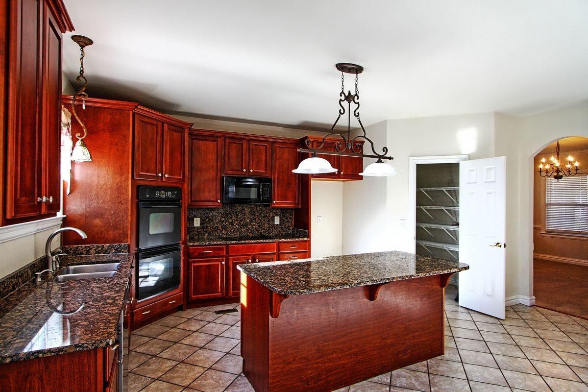 101 Corvette Dr - Photo 5 of 18