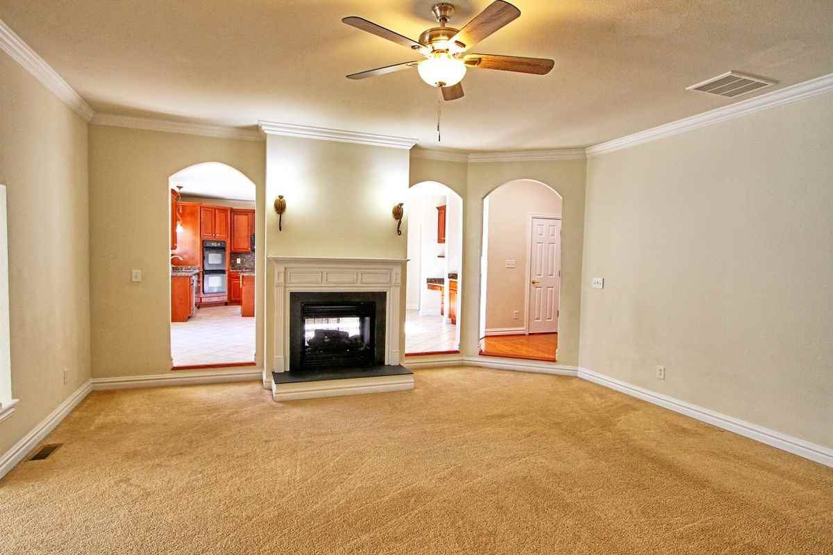 101 Corvette Dr - Photo 7 of 18