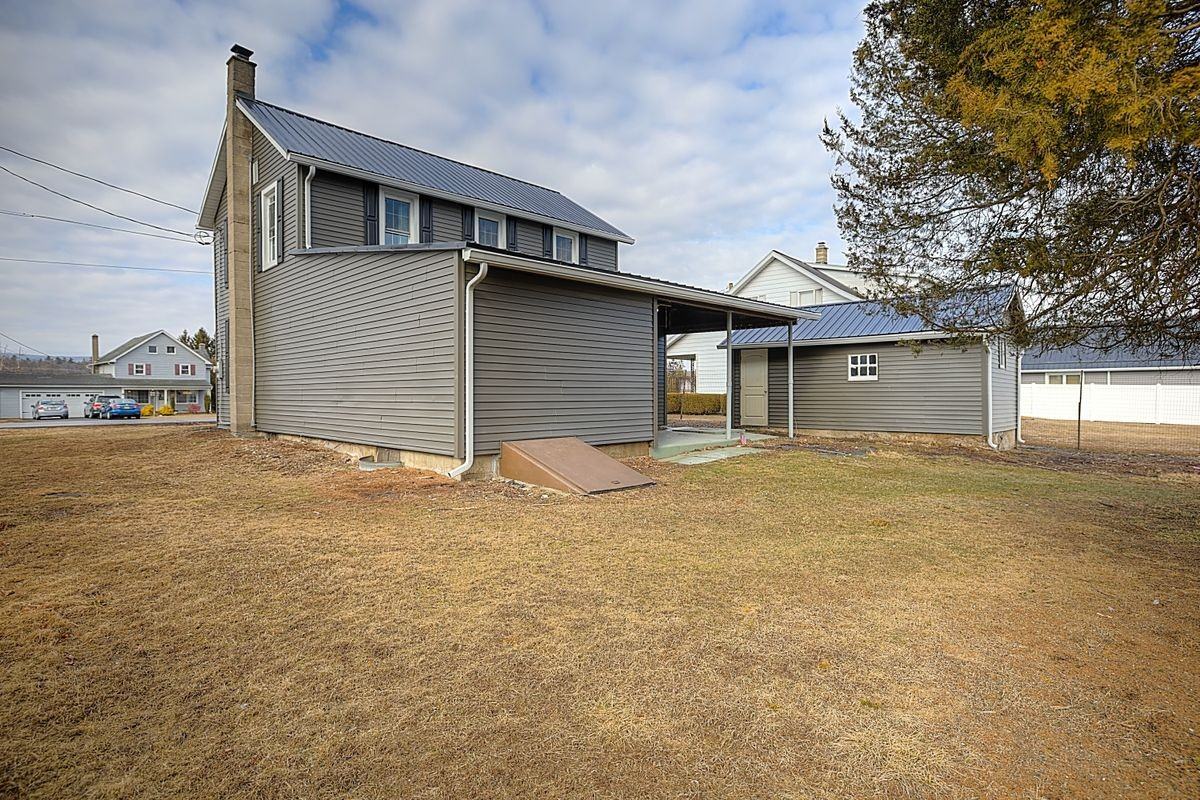 214 E 3rd St - Photo 3 of 26