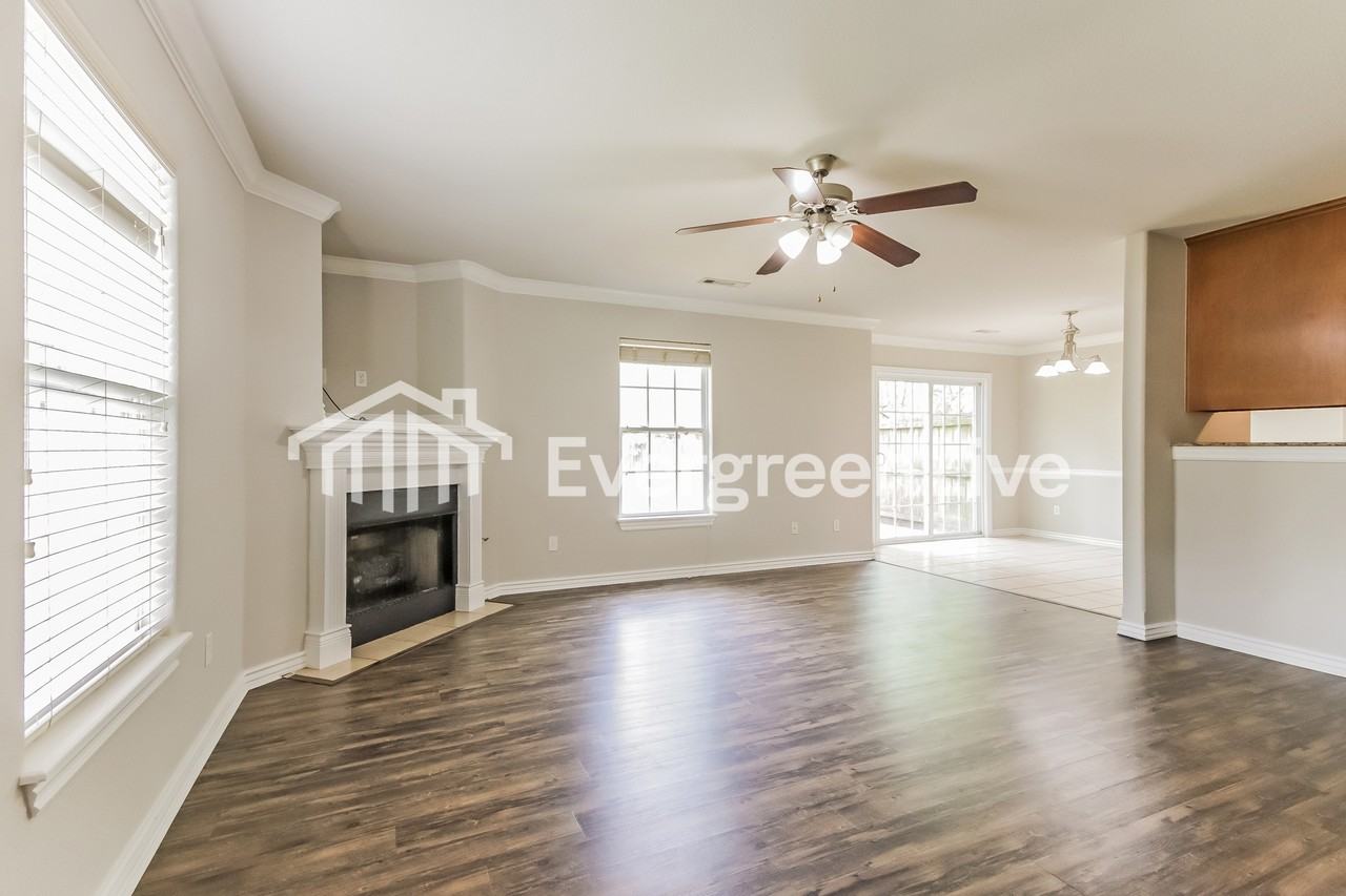 832 Oakwood Ct - Photo 4 of 15