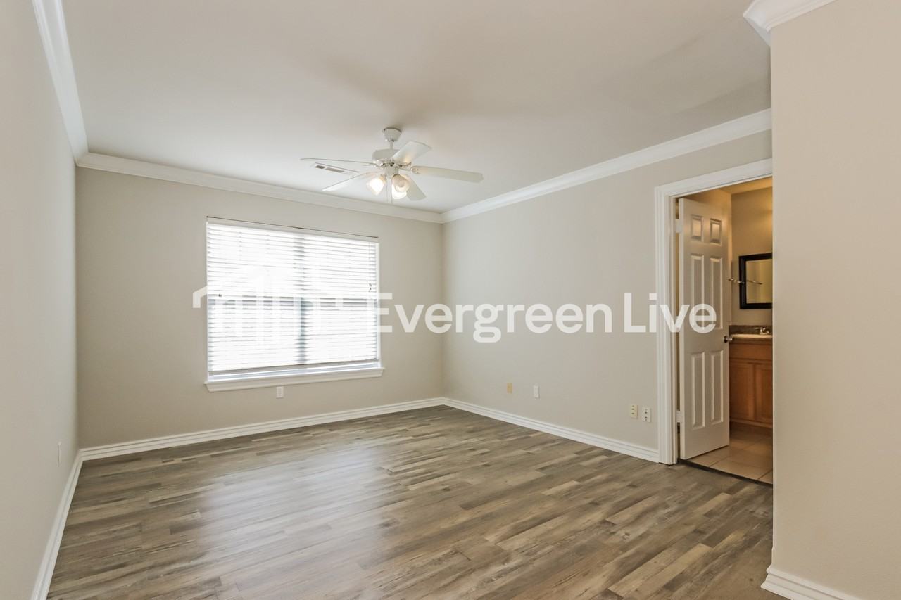 832 Oakwood Ct - Photo 6 of 15