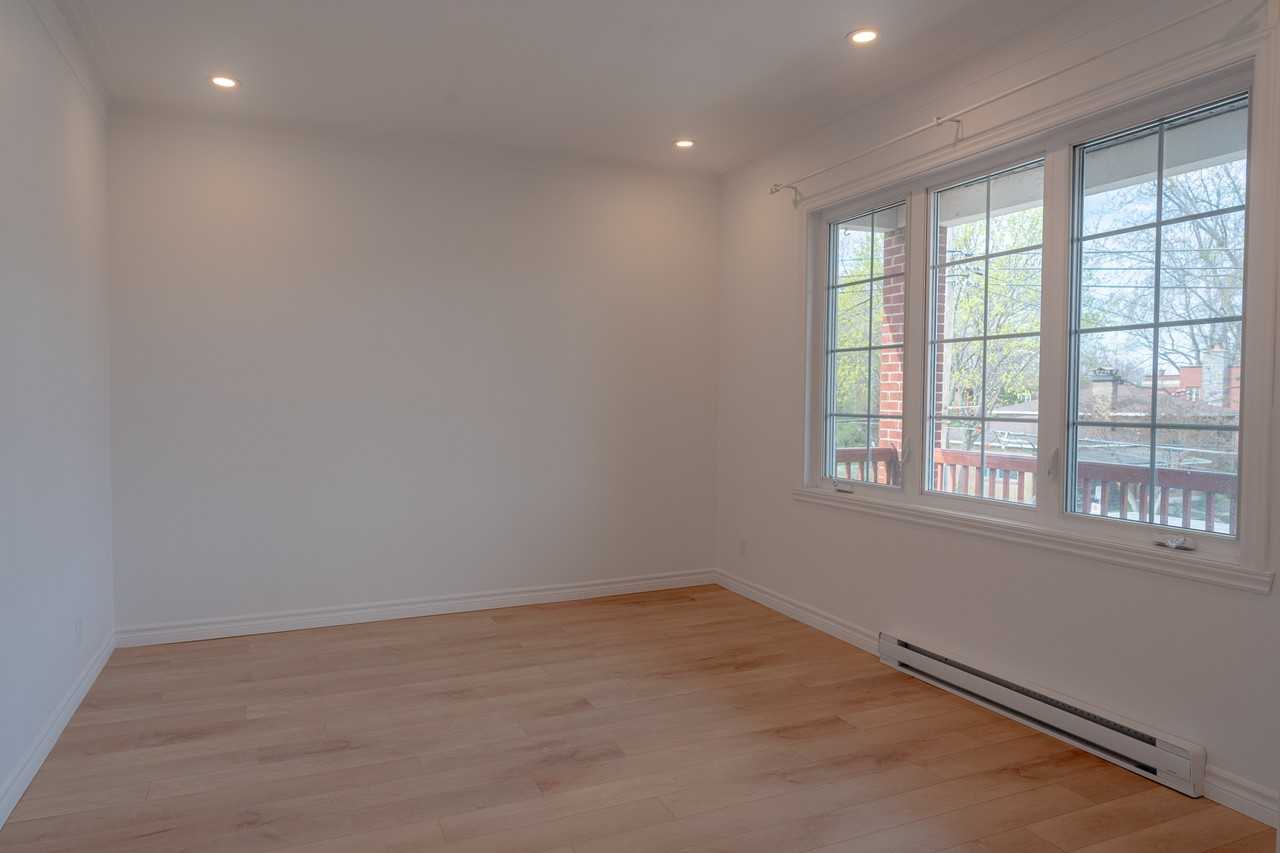 784 Rue Crevier - Photo 4 of 17