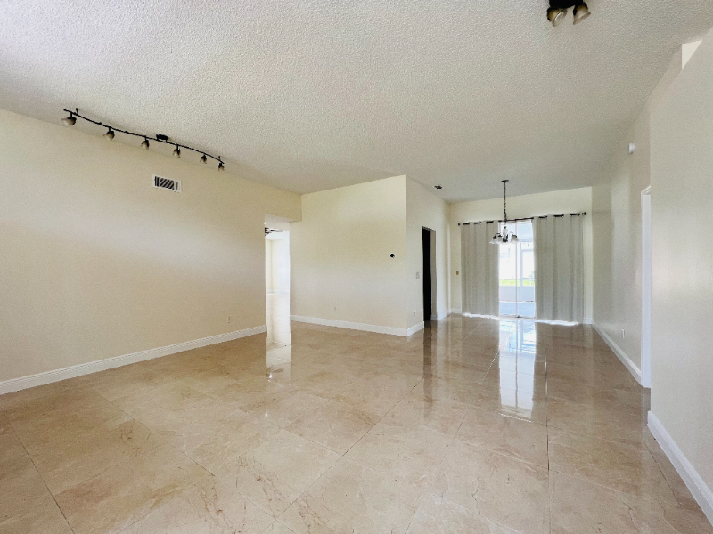 3909 Yellow Finch Ln - Photo 3 of 20