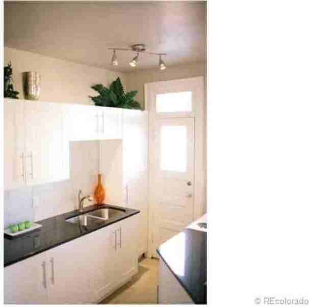 1356 N Pearl St #211 - Photo 4 of 7