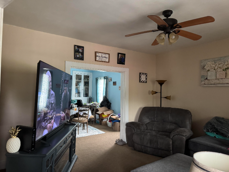 850 9th Ave - Photo 3 of 9