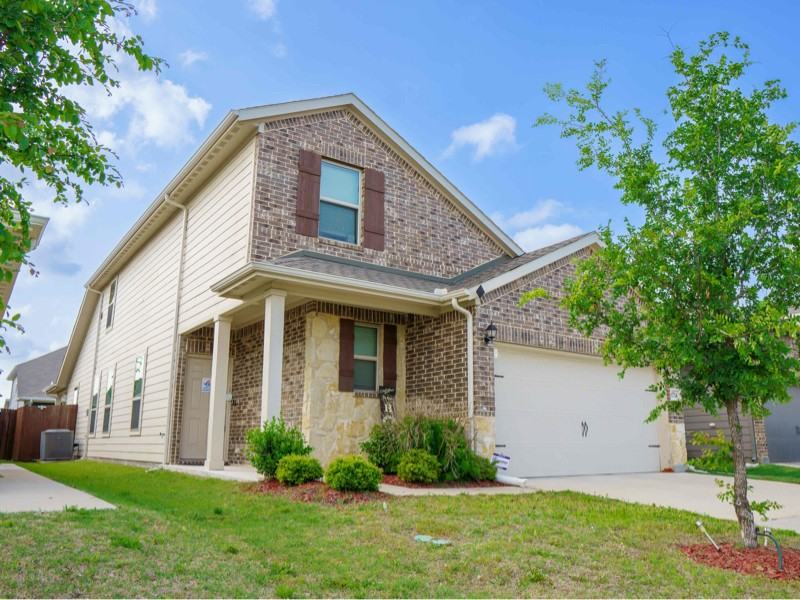 1714 Cecil Crest Ln - Photo 2 of 18