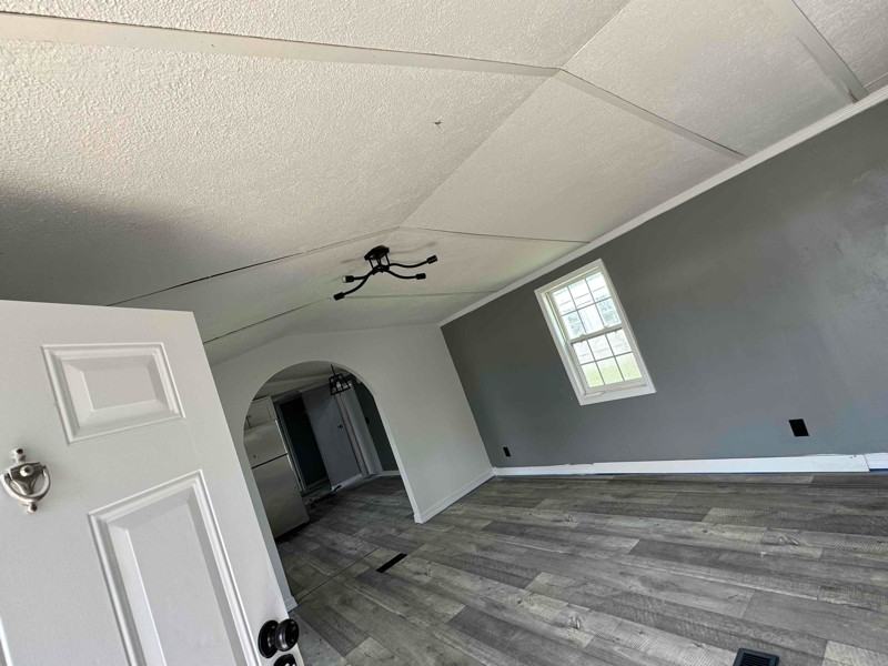 104 Bunk Dr - Photo 2 of 8