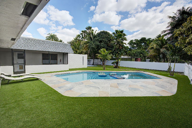 2420 Sw 44th Ter - Photo 2 of 17