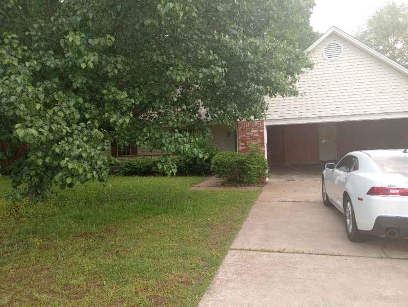 103 Live Oak Dr - Photo 2 of 18