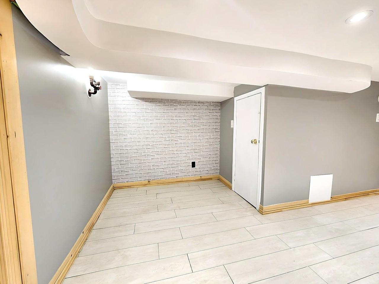 100 Blakley Avenue - Photo 4 of 9