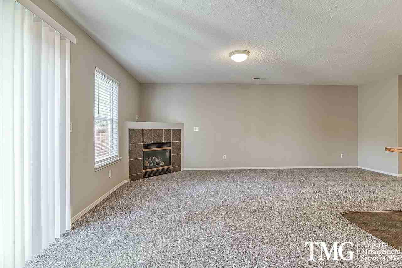 6102 Ne 33rd Cir - Photo 2 of 26