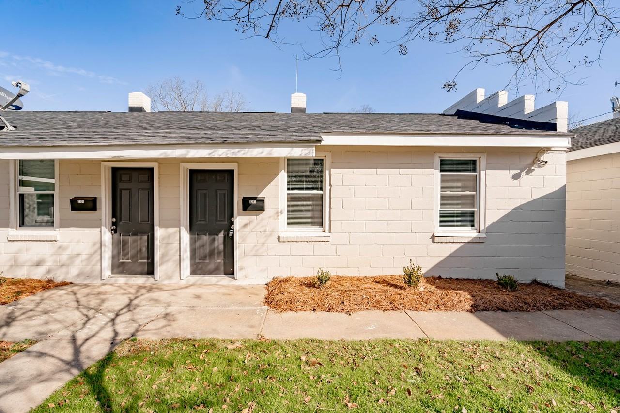 1218 Gregg St - Photo 2 of 11