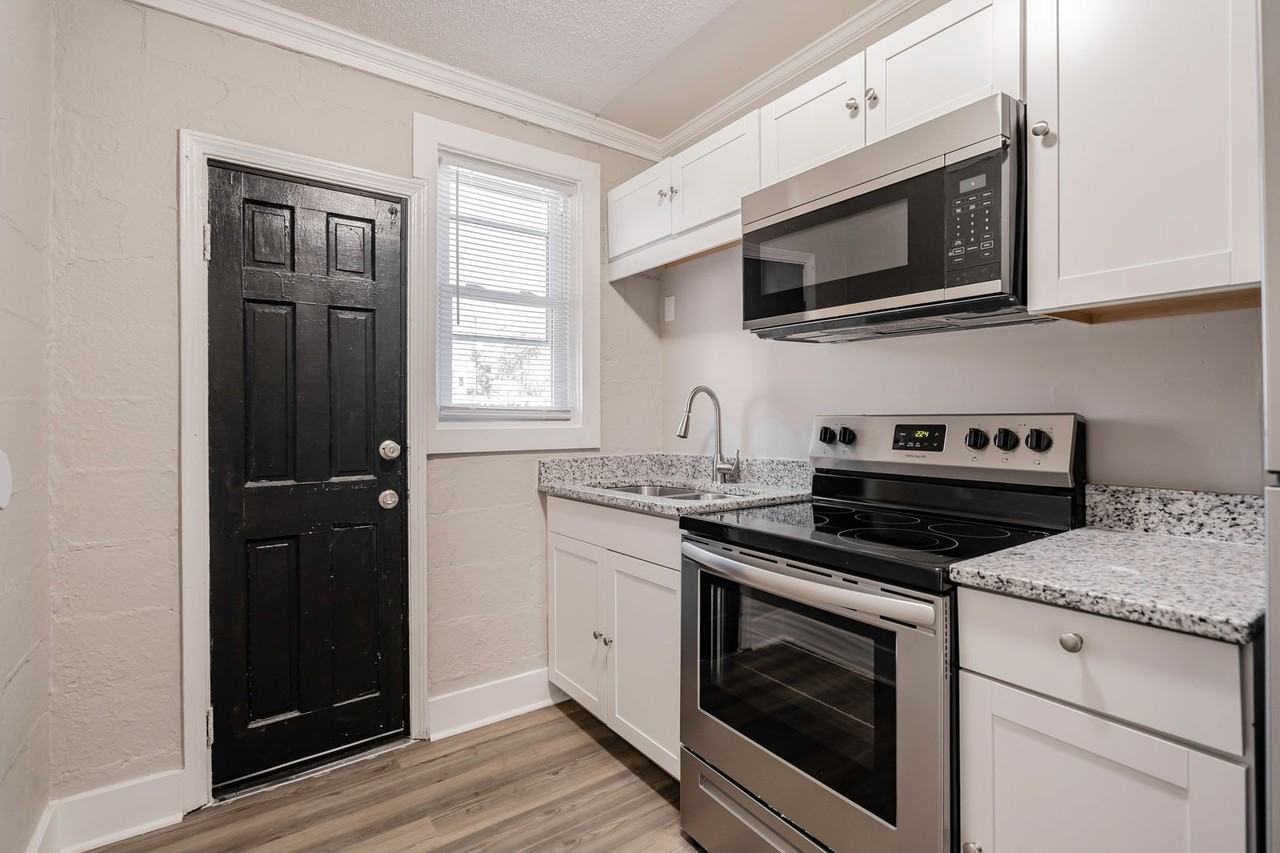 1218 Gregg St - Photo 3 of 11