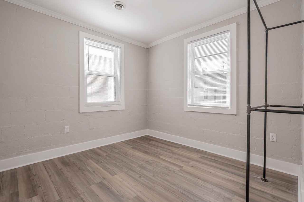 1218 Gregg St - Photo 4 of 11