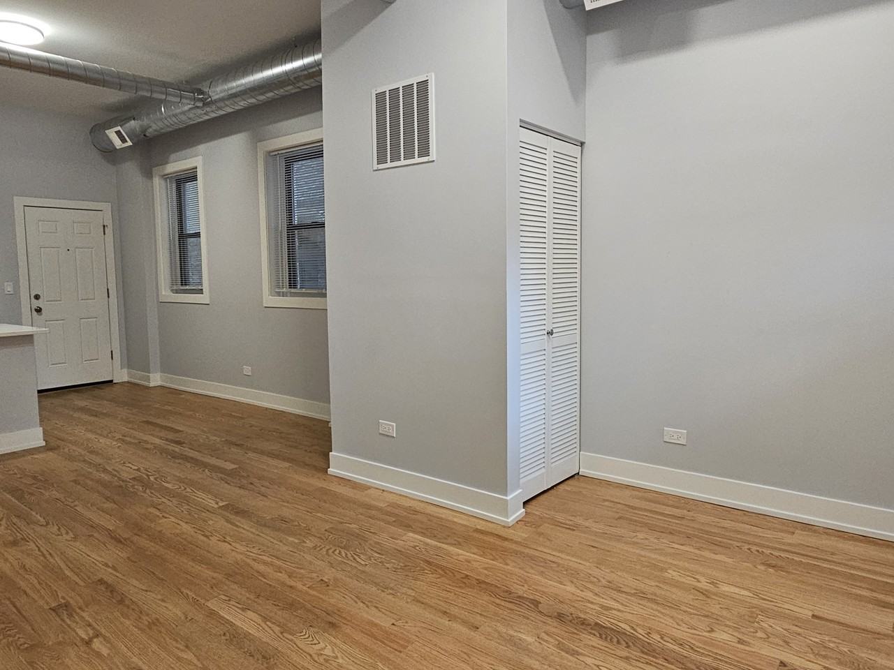 1415 W Erie St #1R - Photo 3 of 10