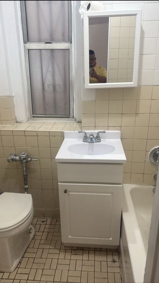 615 Pelham Pkwy N #A - Photo 2 of 5