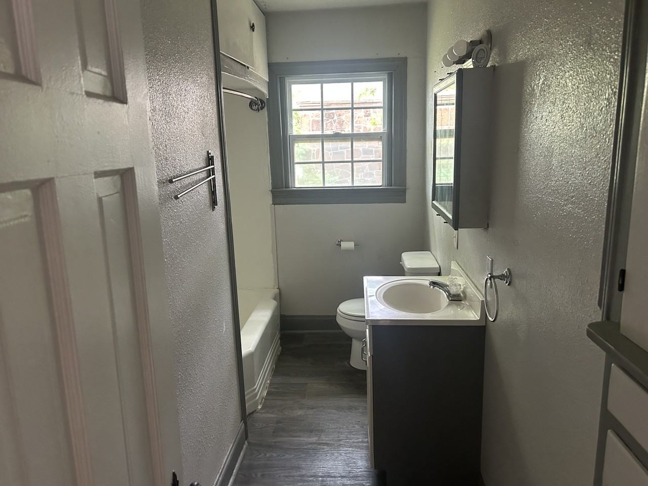 712 E Broadway St #NA - Photo 4 of 14