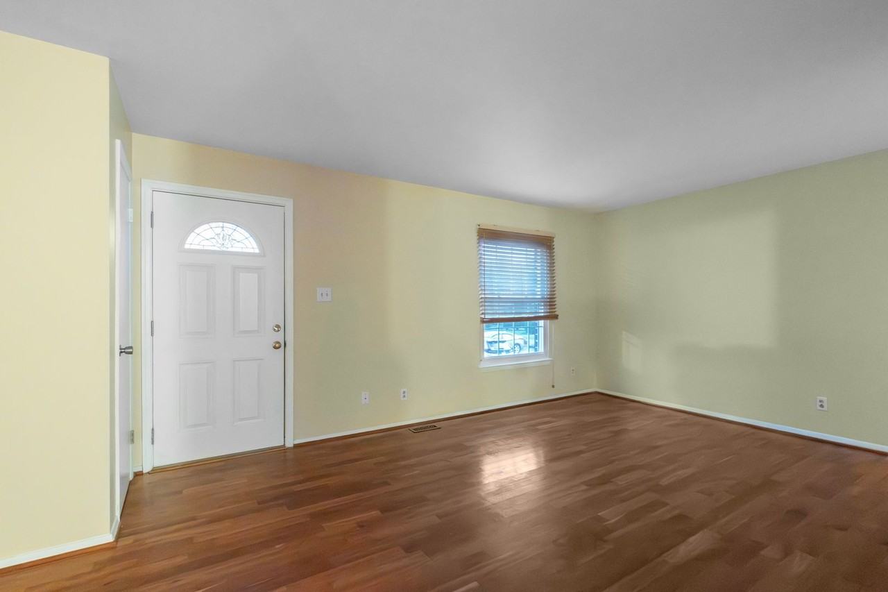 891 New London Harbour - Photo 2 of 13