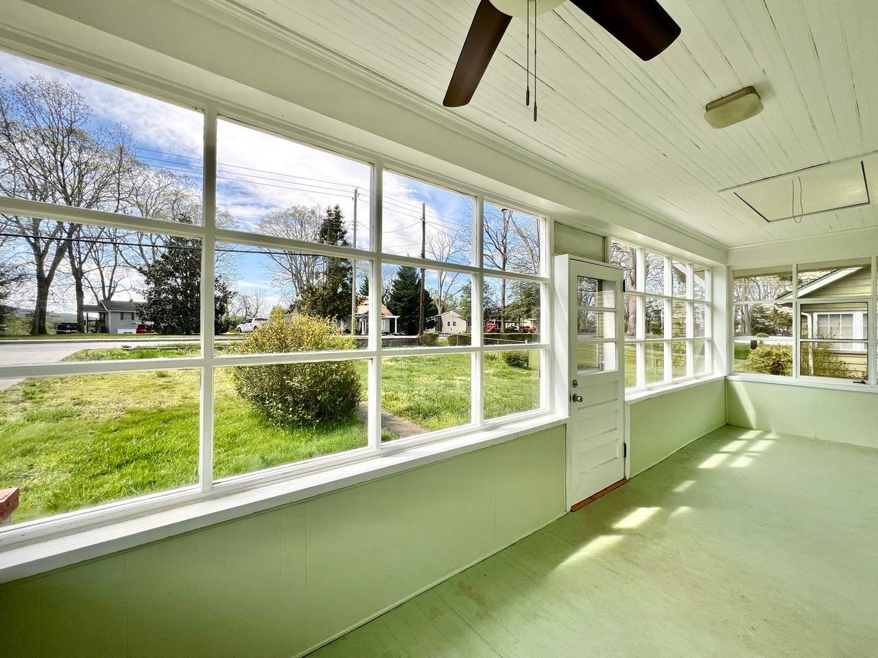 702 Fairview Rd - Photo 2 of 35