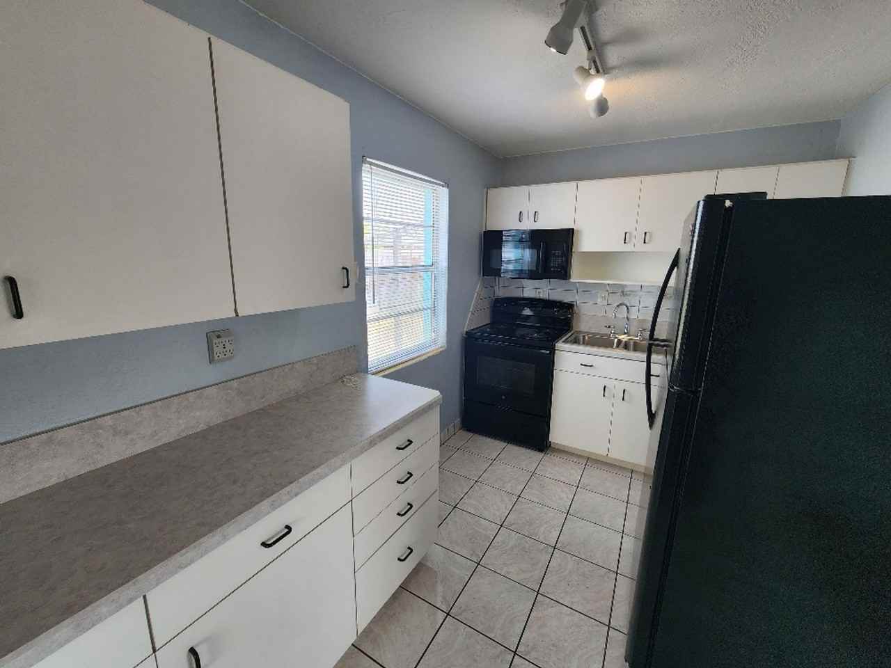 830 E 26th Ave - Photo 4 of 14