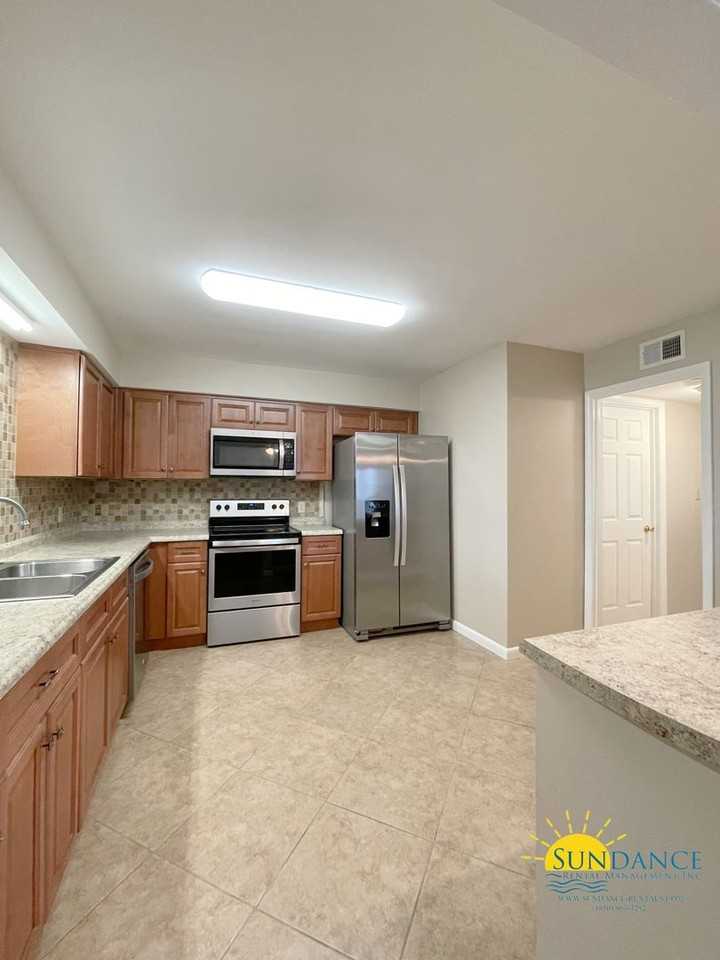 208 Cloverdale Blvd #5 - Photo 4 of 27