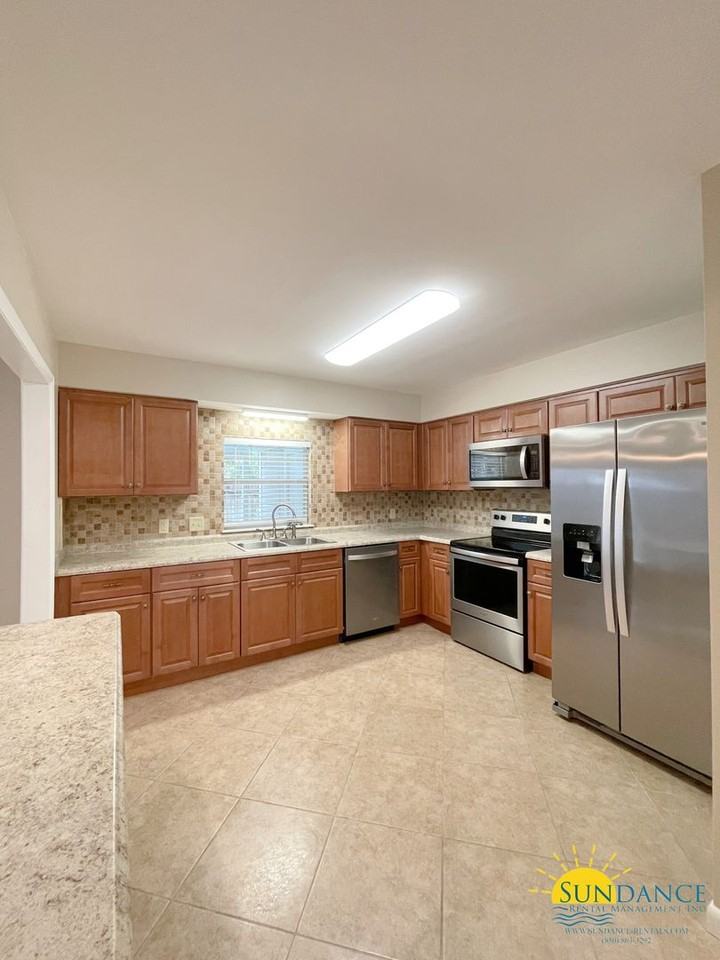 208 Cloverdale Blvd #5 - Photo 5 of 27