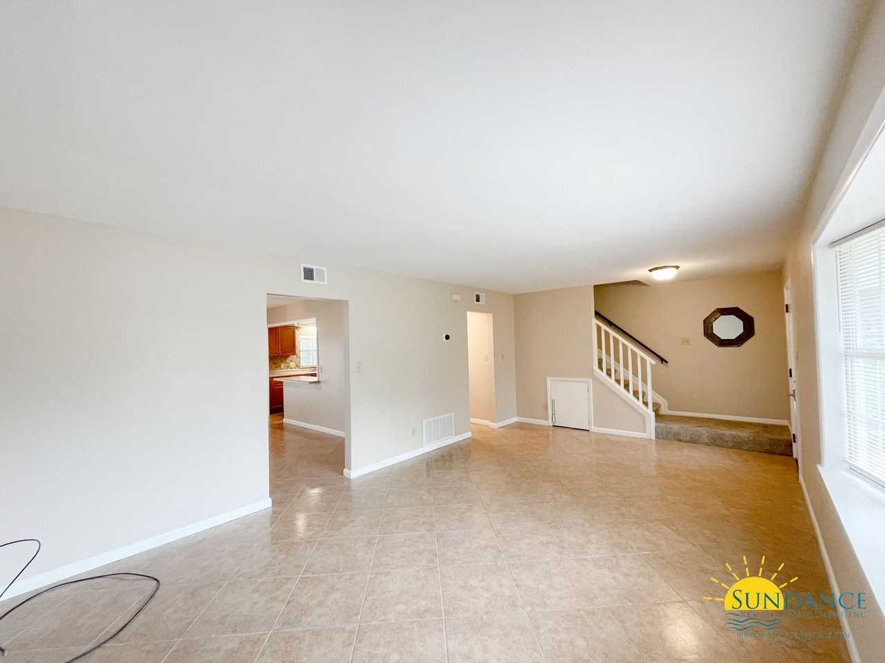 208 Cloverdale Blvd #5 - Photo 6 of 27