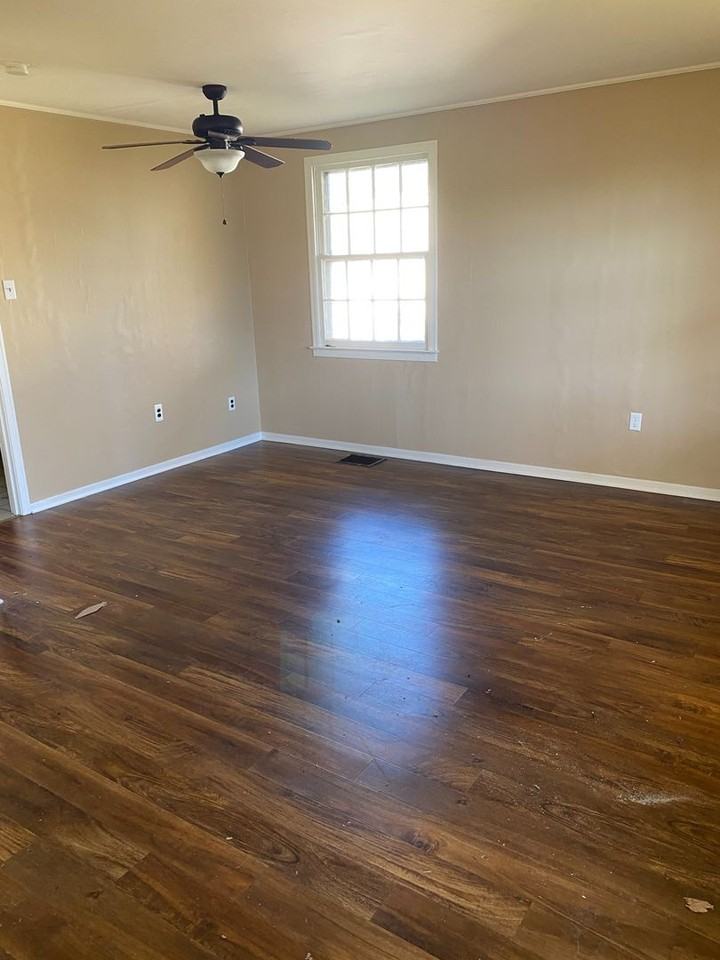 4078 Seneca Ave - Photo 3 of 4