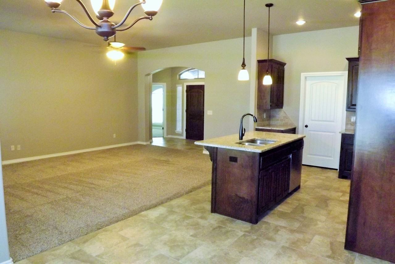 529 Whispering Oaks Blvd - Photo 2 of 12