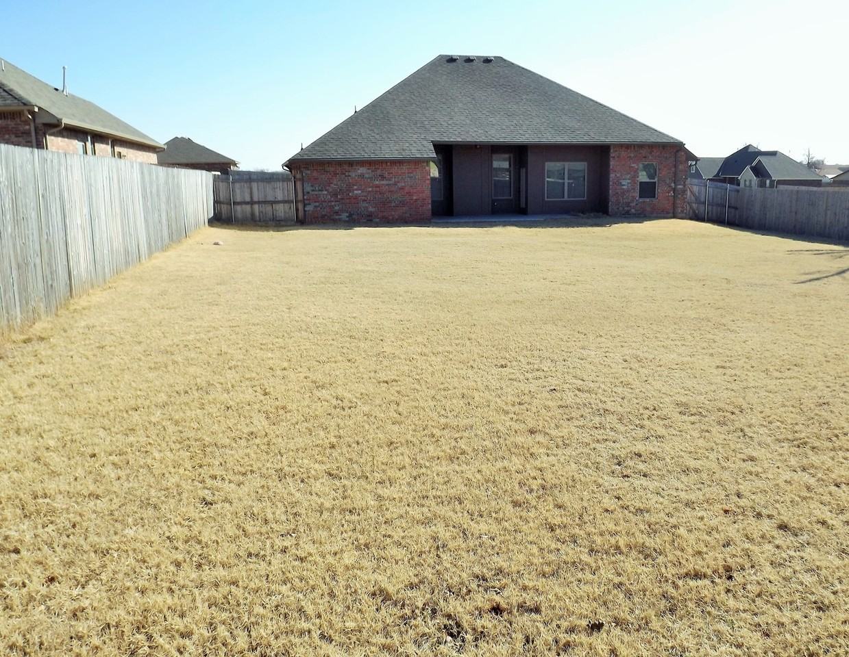 529 Whispering Oaks Blvd - Photo 4 of 12