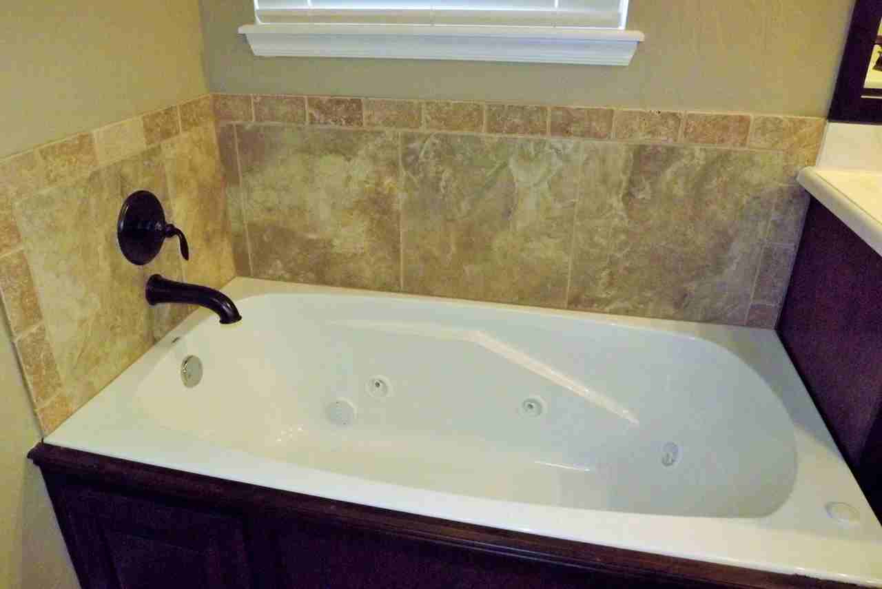 529 Whispering Oaks Blvd - Photo 6 of 12