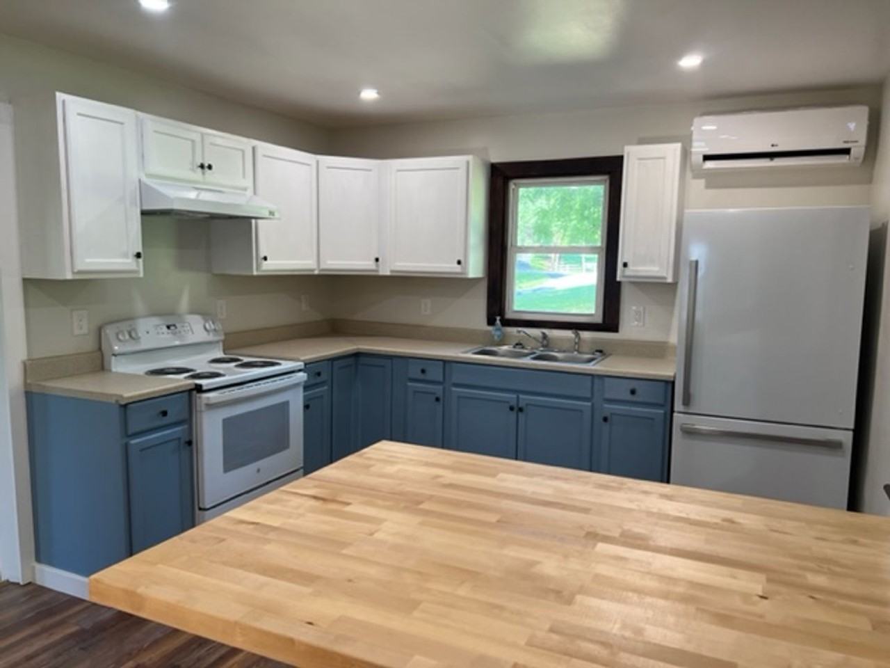 1333 Falling Spring Rd - Photo 5 of 16