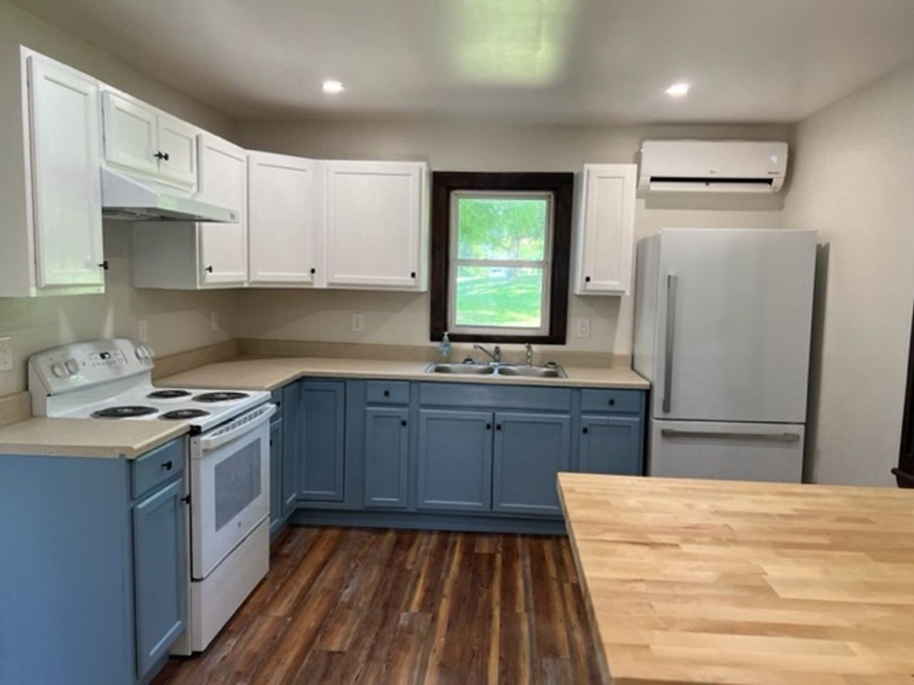 1333 Falling Spring Rd - Photo 6 of 16