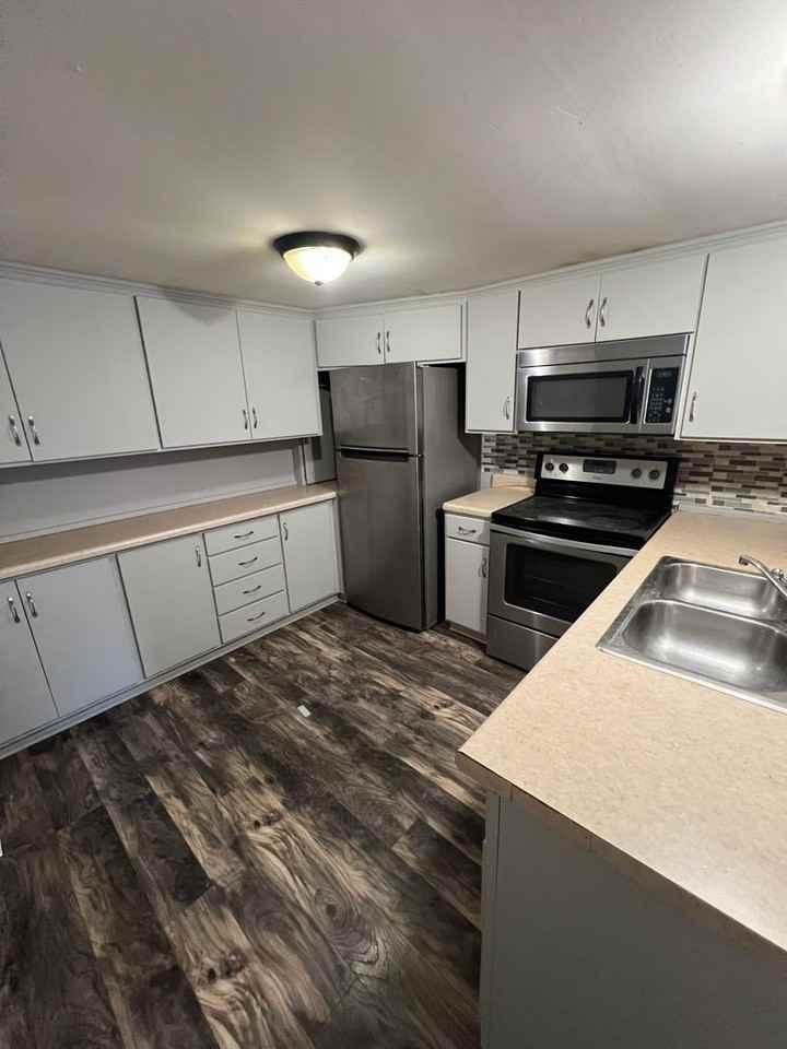 144 Rector Ave - Photo 3 of 10