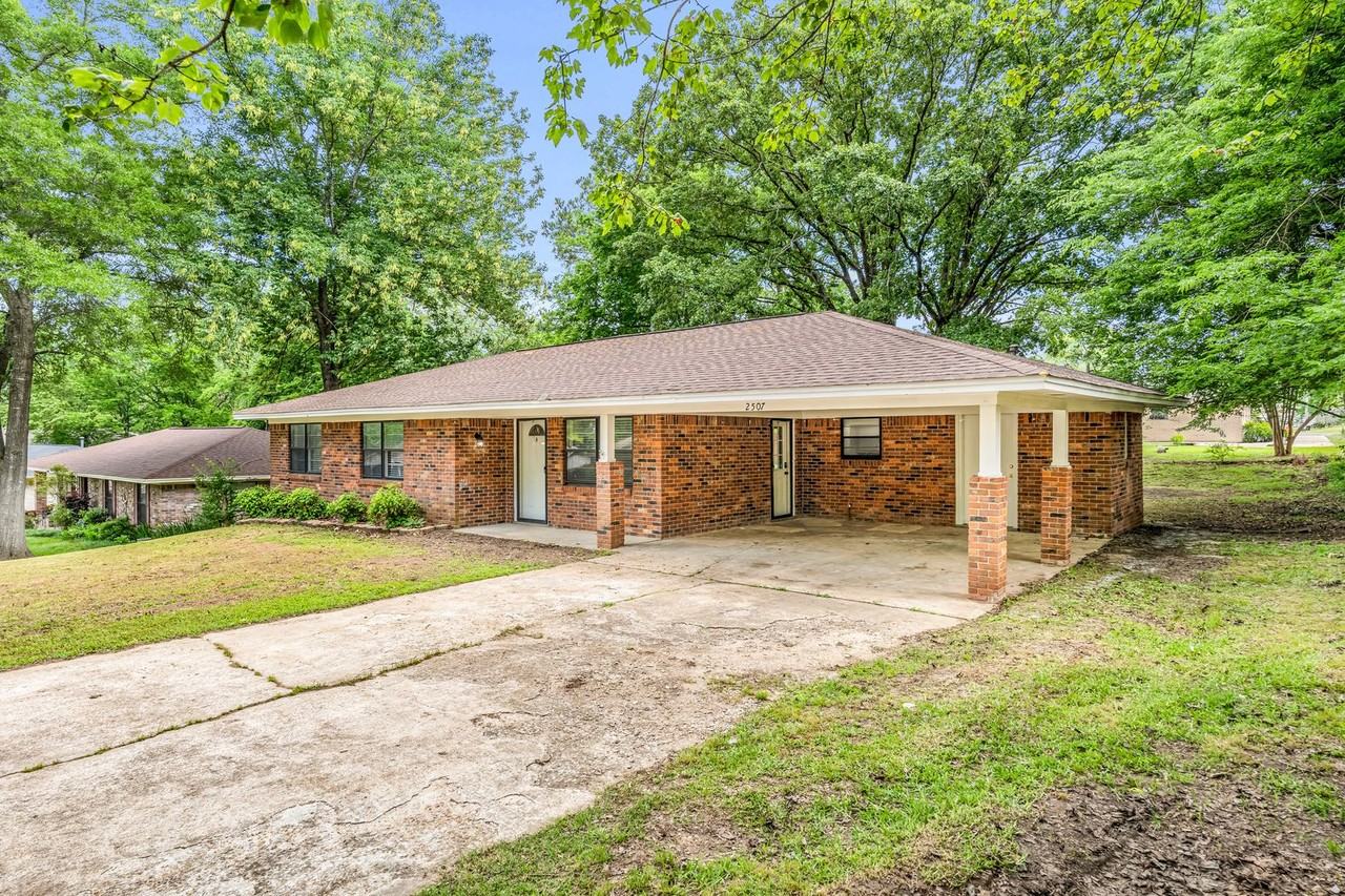 2507 Buckner Ave - Photo 2 of 24