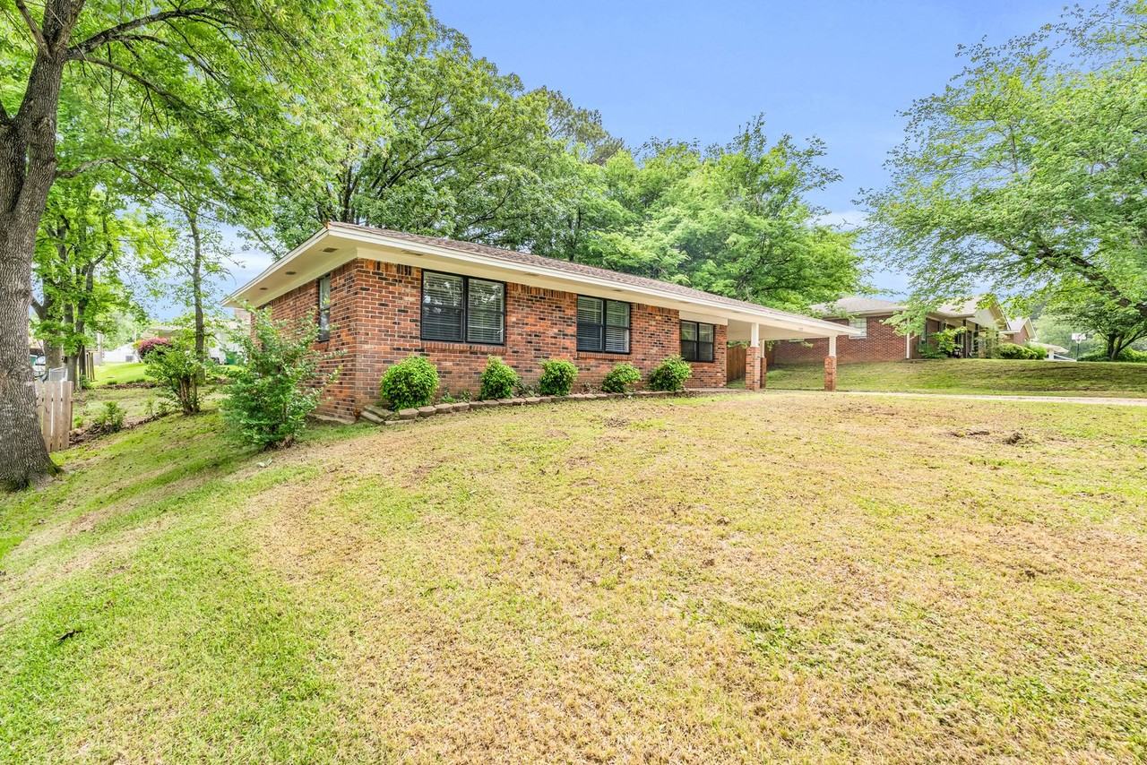 2507 Buckner Ave - Photo 3 of 24