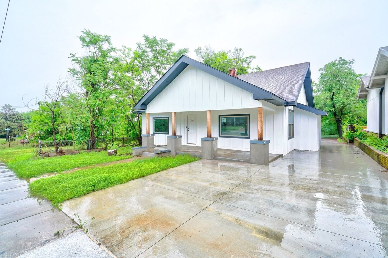 1328 Ne 8th St - Photo 2 of 45