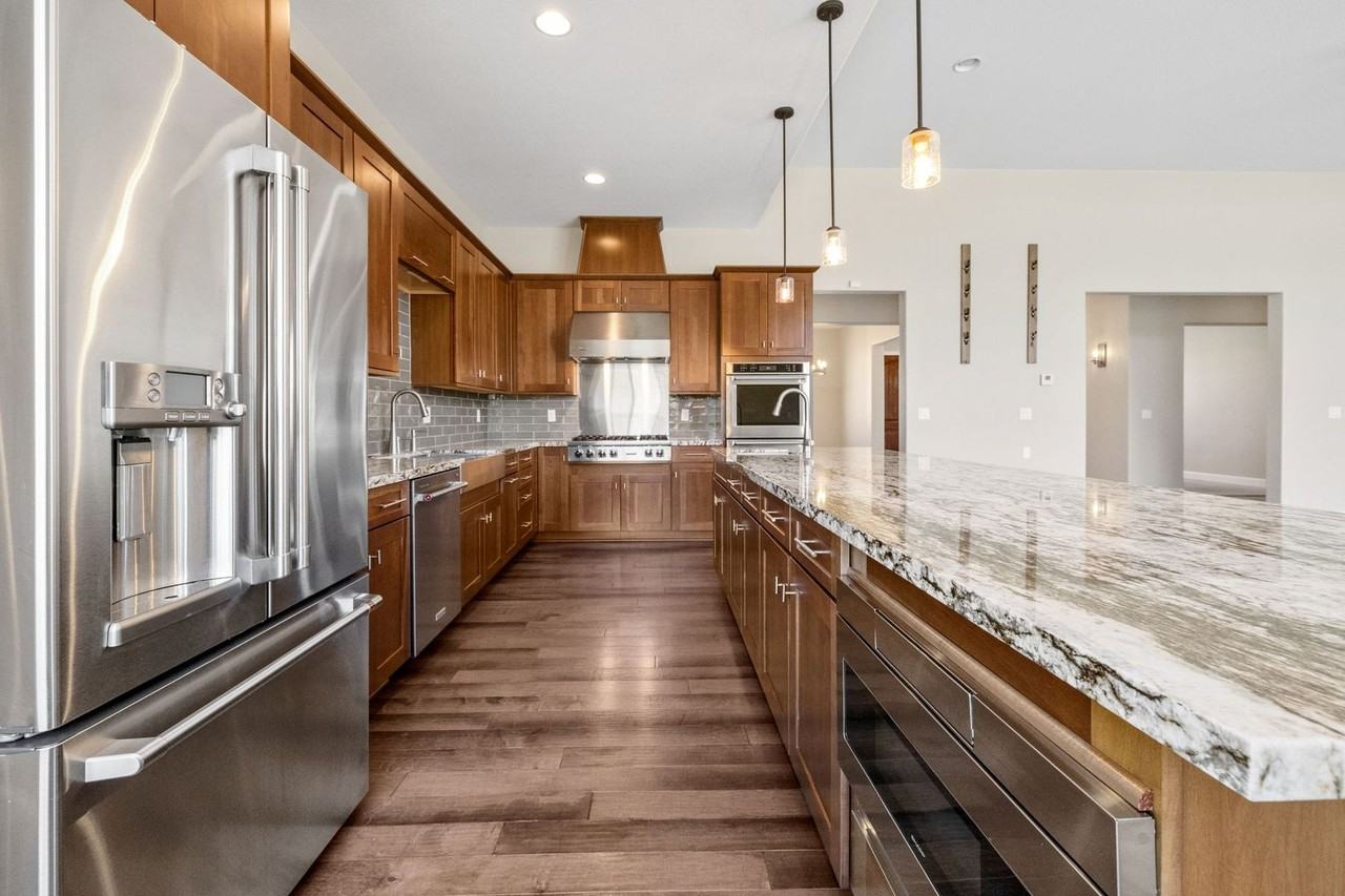 1015 N Cantlon Ln - Photo 2 of 35