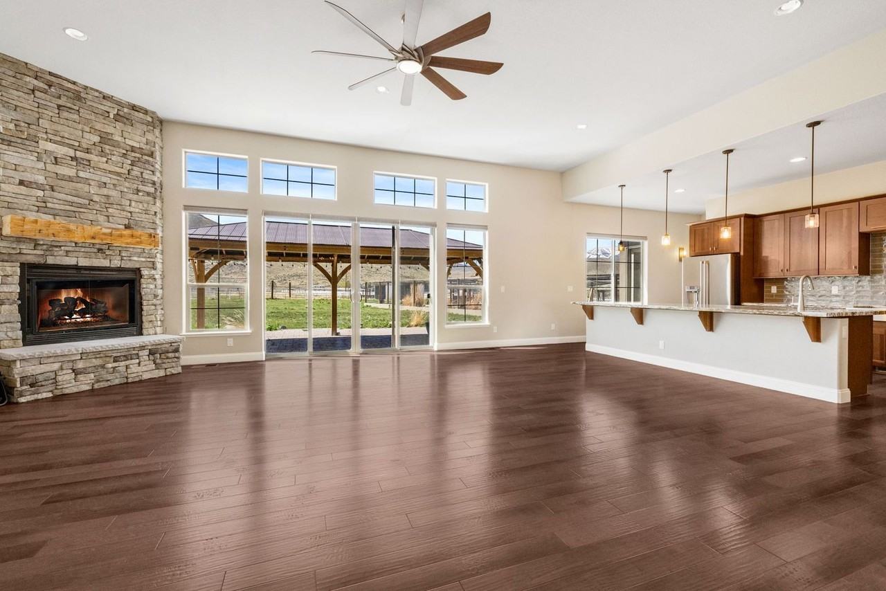 1015 N Cantlon Ln - Photo 3 of 35