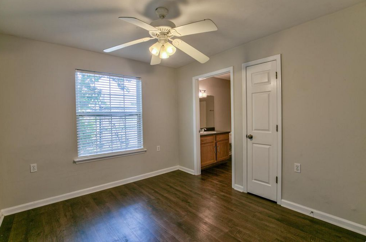 Richmond Place - Photo 3 of 10