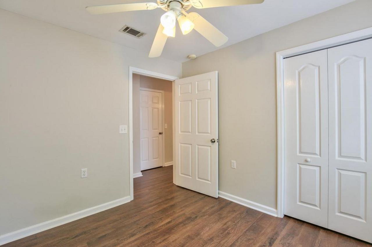 Richmond Place - Photo 7 of 10