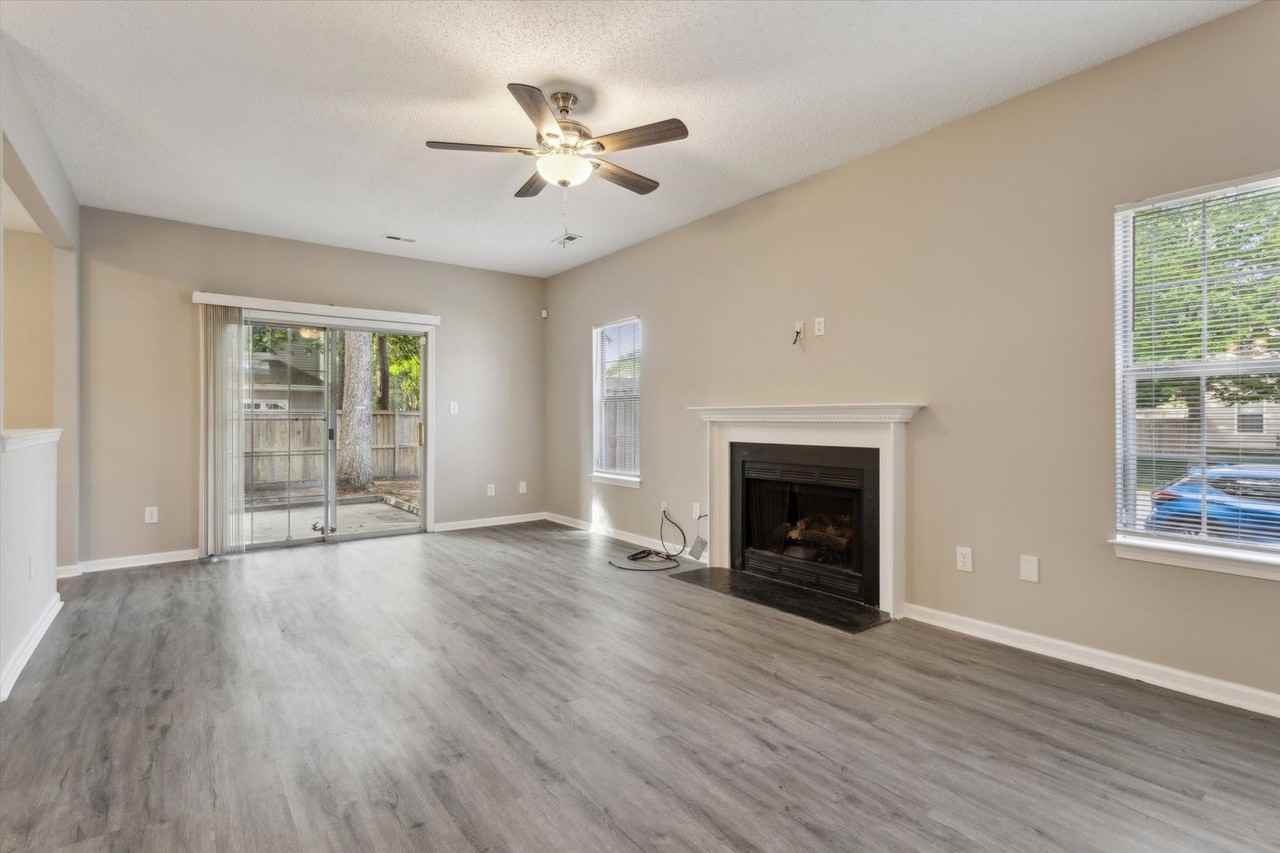 924 Drivers Ln - Photo 3 of 26