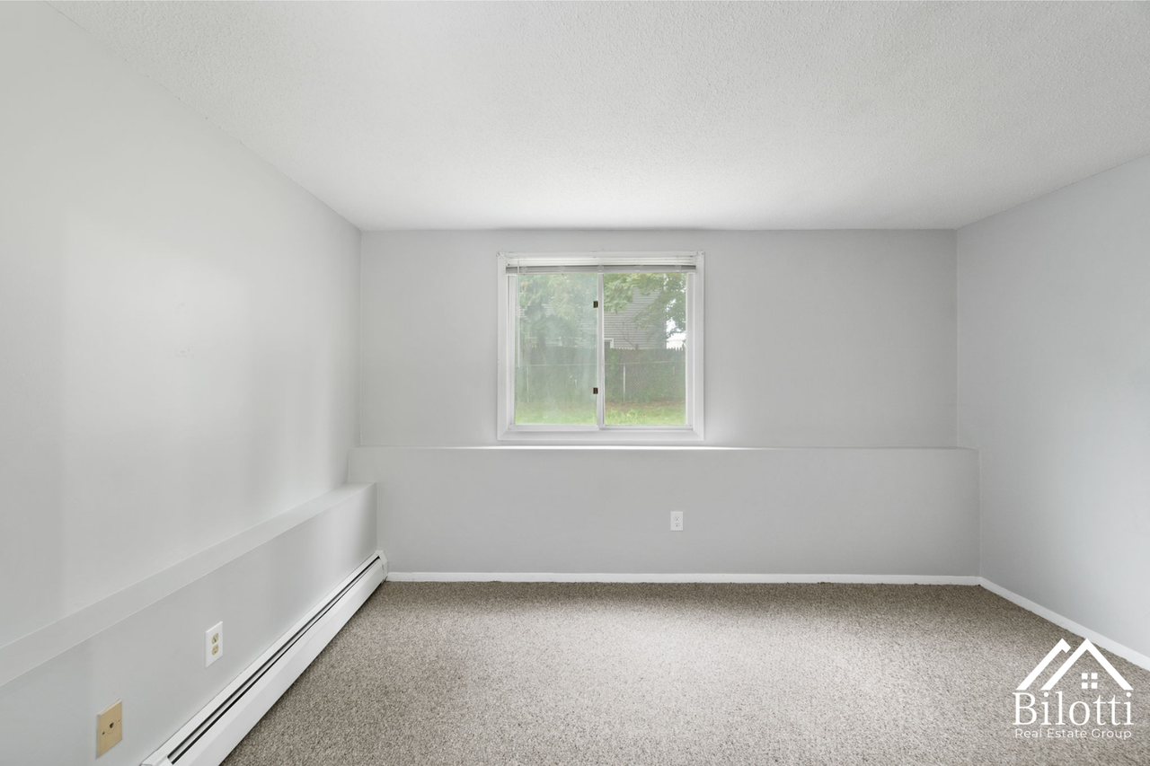 Jencks Street Apartments - Photo 6 of 11